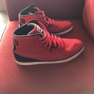 Pumas mens sneakers size 13